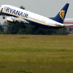 Skąd lata Ryanair? Odkryj lotniska w Polsce i popularne trasy