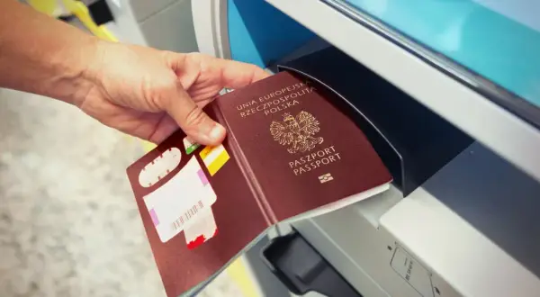 Co zabrać na wakacje z dzieckiem do Grecji, by uniknąć problemów?