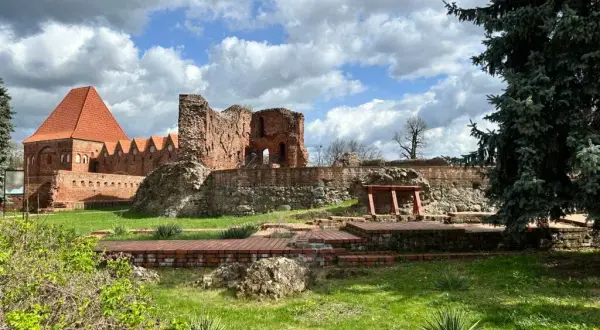 Zamek w Toruniu: Fascynująca historia i tajemnice krzyżackiej budowli