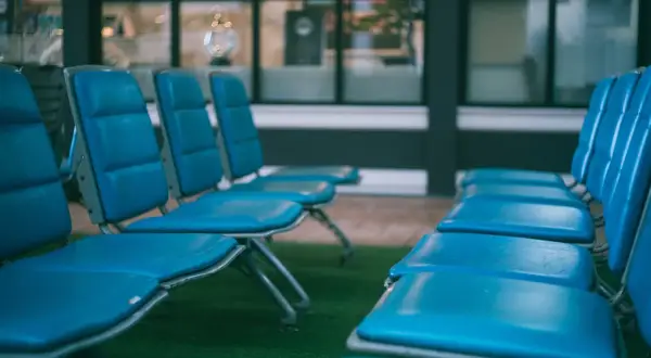 Ile wcześniej trzeba być na lotnisku Wizz Air, aby uniknąć stresu?