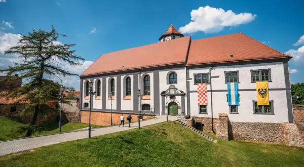 Zamek w Kożuchowie: Fascynująca historia i tajemnice warowni