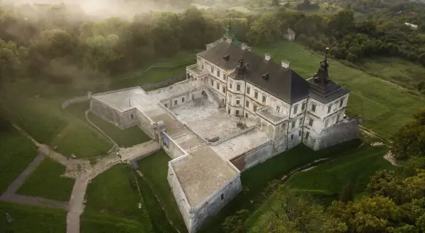 Zamek w Podhorcach: Fascynująca historia i tajemnice pałacu