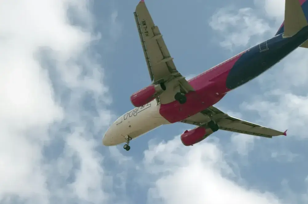 Zdjęcie Ile wcześniej trzeba być na lotnisku Wizz Air, aby uniknąć stresu?